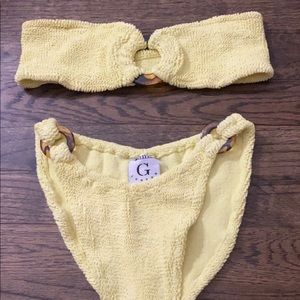 This hunza g bathing suit but in a light yellow color. Great condition.Sold out.